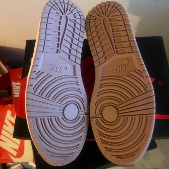 Jordan Women's Athletic Shoes Air Jordan 1 Low SE Pink Velvet - Picture 4 of 6